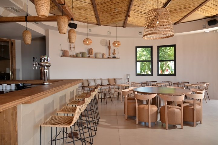 Gruppo Decorativo 的 Ammos 餐厅海滩酒吧,基帕里夏 – 希腊 Gruppo Decorativo 的 Ammos 餐厅海滩酒吧,基帕里夏 – 希腊