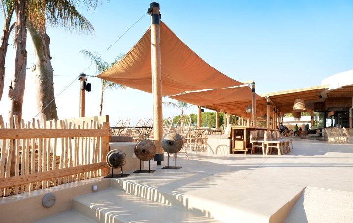 Gruppo Decorativo 的 Ammos 餐厅海滩酒吧,基帕里夏 – 希腊 Gruppo Decorativo 的 Ammos 餐厅海滩酒吧,基帕里夏 – 希腊