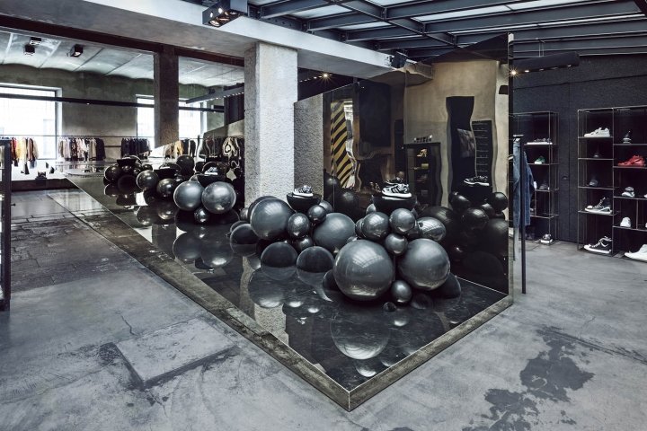 Antonioli Y-3 Pure Boost 安装由 StudioXAG,意大利米兰 Antonioli Y-3 Pure Boost 安装由 StudioXAG,意大利米兰