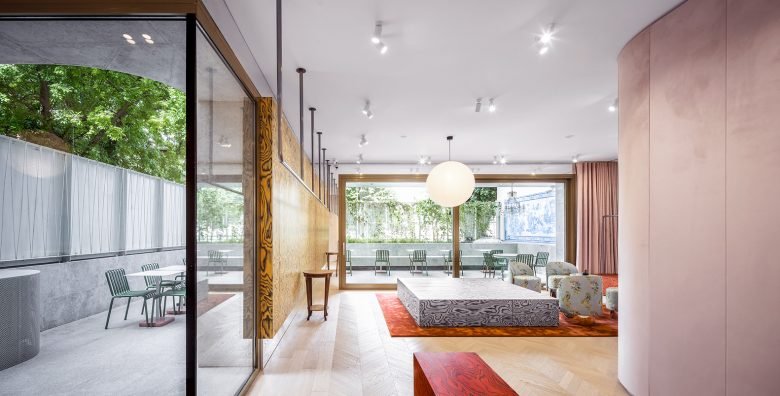 Aparterre 商店，由 Bogdan Ciocodeica Studio 设计