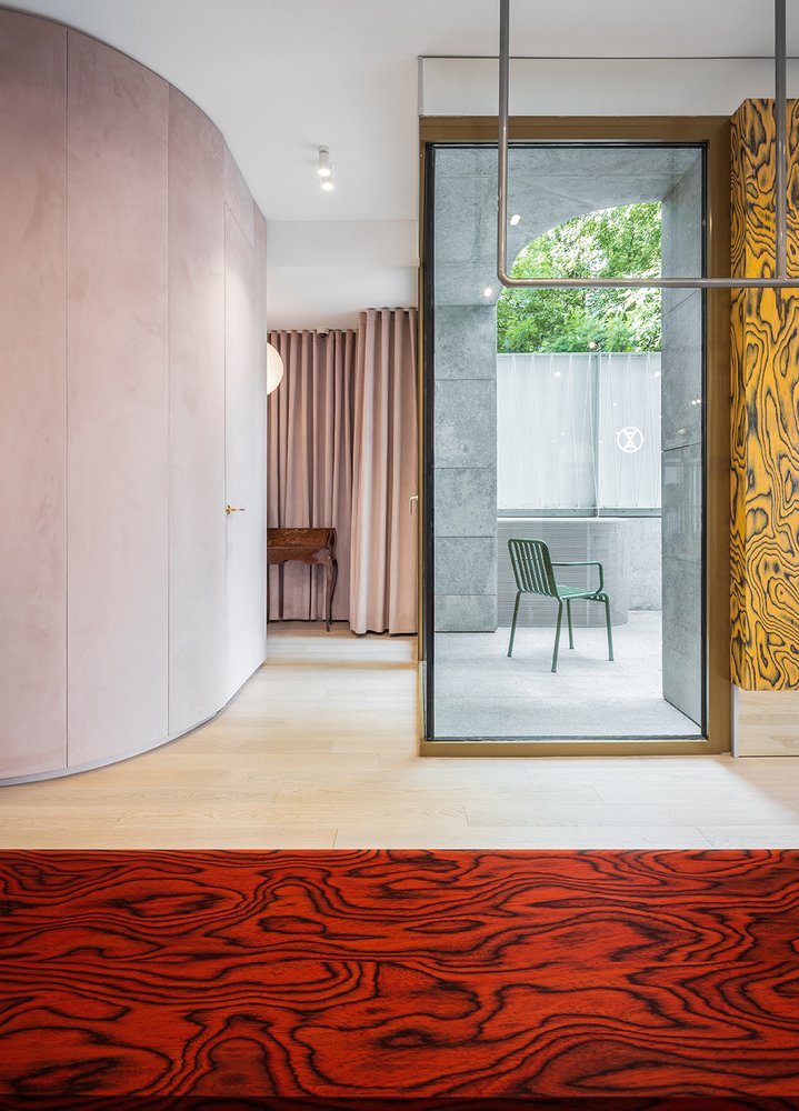 Aparterre 商店，由 Bogdan Ciocodeica Studio 设计