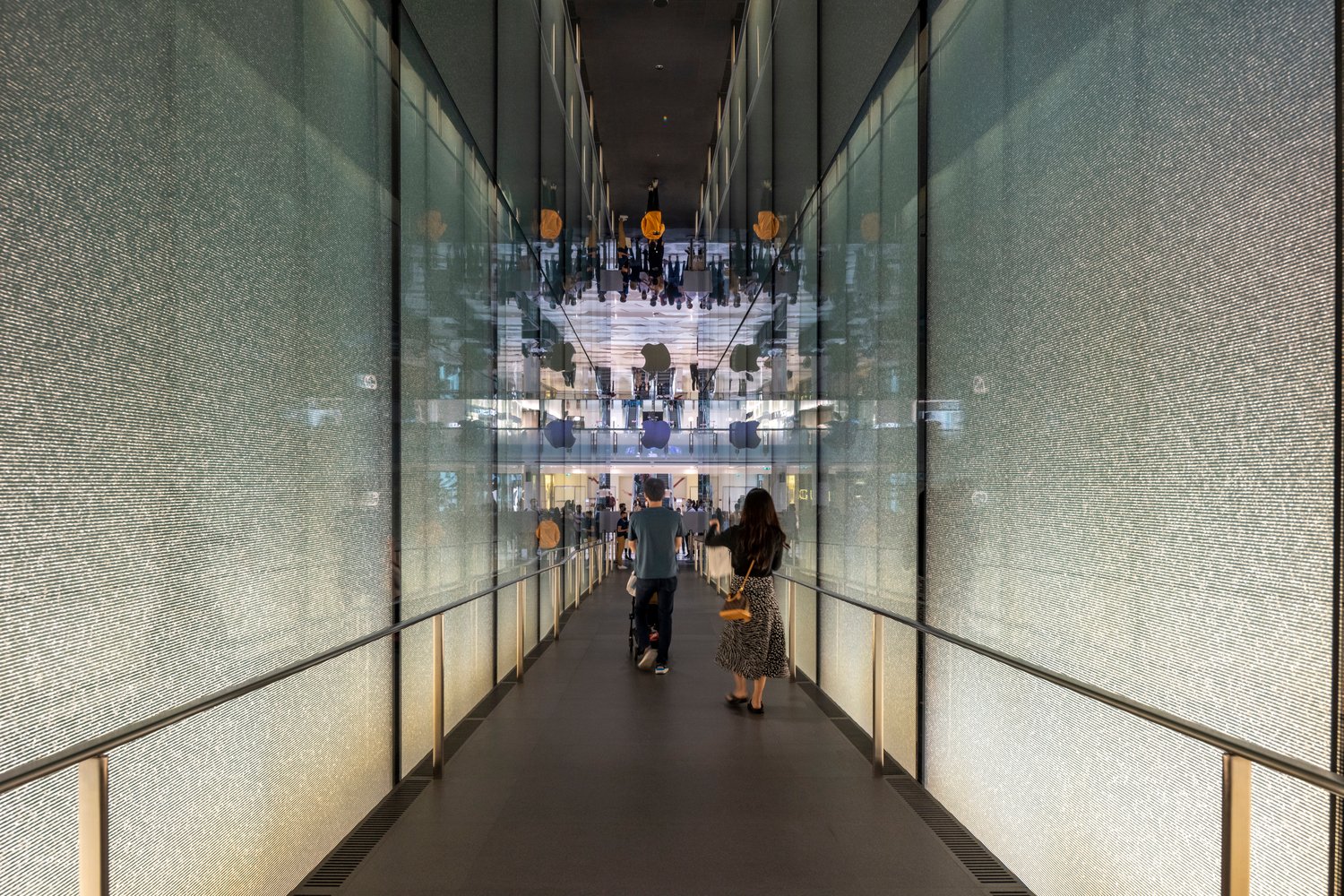 Apple Al Maryah Island 由福斯特建筑事务所设计