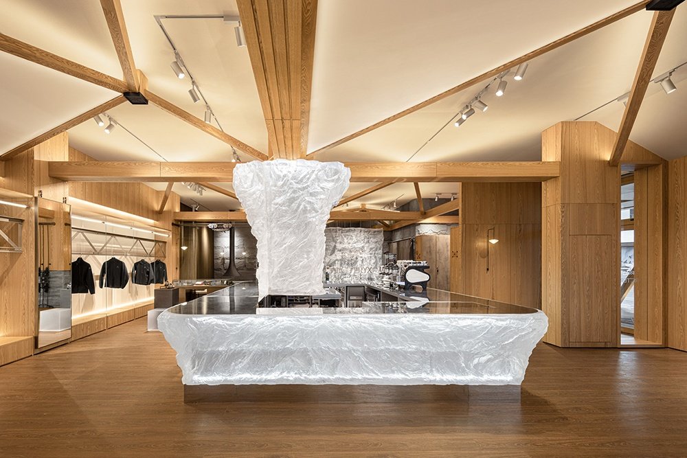 Still Young 的 Arc’teryx 商店