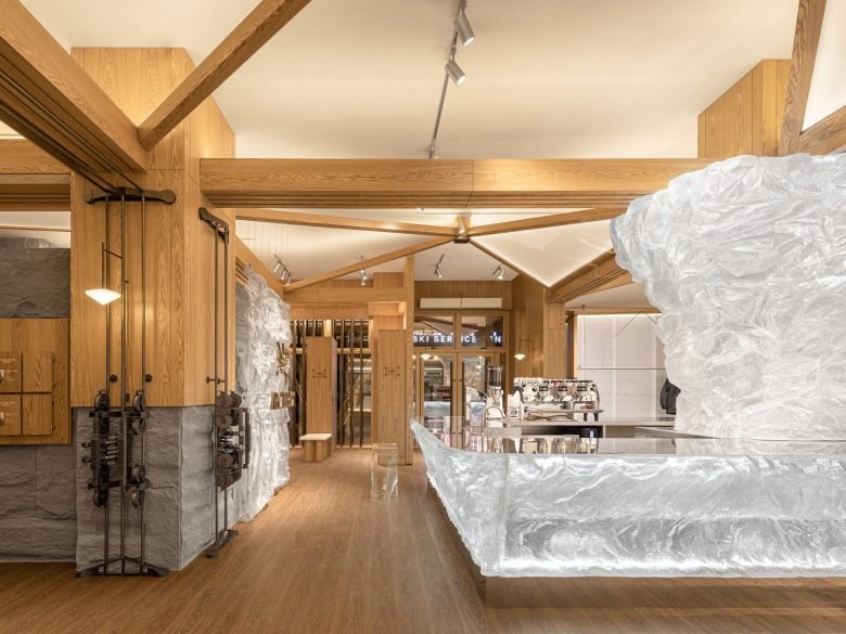 Still Young 的 Arc’teryx 商店