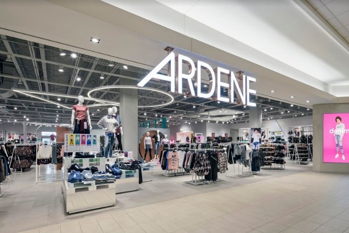 Ardene 改变游戏规则的商店，由 Dalziel&Pow 设计，位于魁北克省圣热罗姆