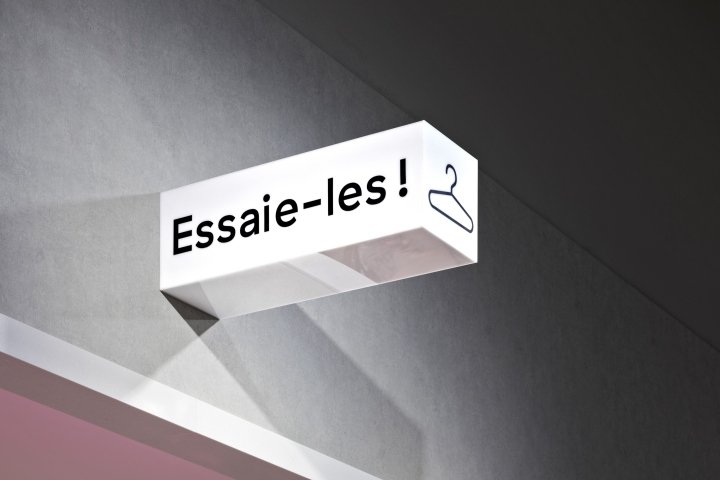 Ardene 改变游戏规则的商店，由 Dalziel&Pow 设计，位于魁北克省圣热罗姆