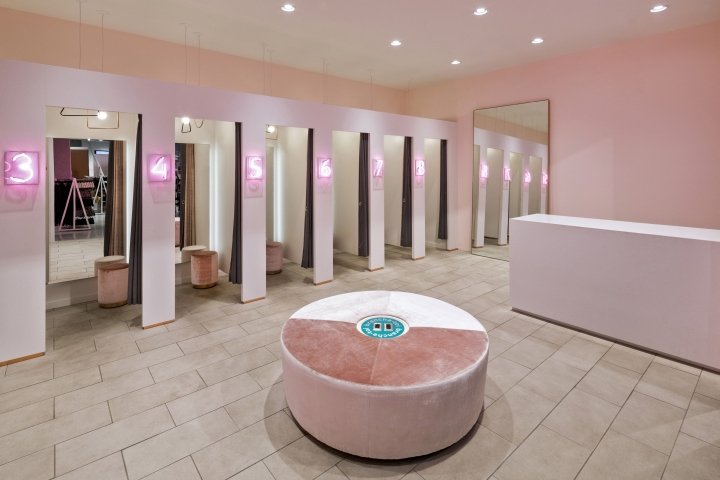 Ardene 改变游戏规则的商店，由 Dalziel&Pow 设计，位于魁北克省圣热罗姆