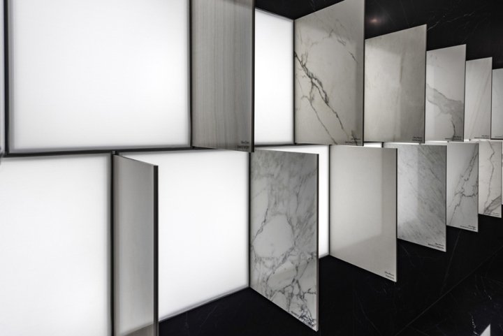 Ariostea 零售展位于 2017 年 Cersaie，由 Marco Porpora 设计，意大利博洛尼亚