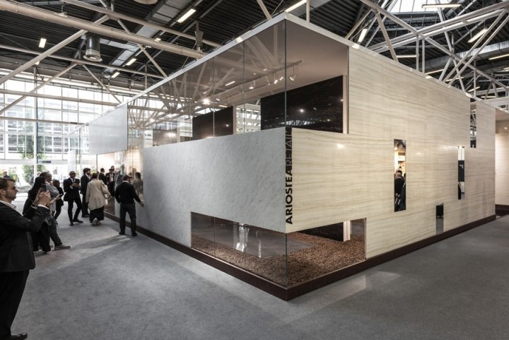 Ariostea 零售展位于 2017 年 Cersaie，由 Marco Porpora 设计，意大利博洛尼亚