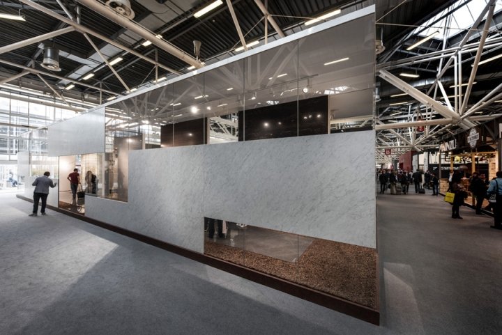 Ariostea 零售展位于 2017 年 Cersaie，由 Marco Porpora 设计，意大利博洛尼亚