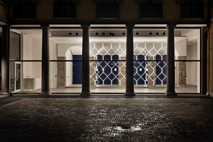 Michael Anastassiades 为意大利米兰弗洛斯安排的照明装置