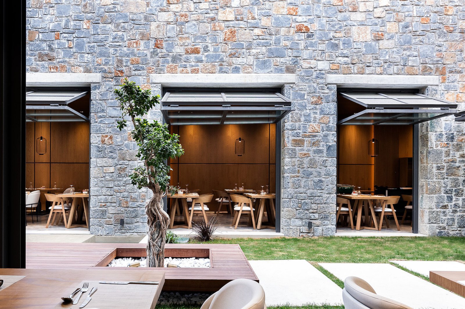 Cube Concept 设计的 Artemis 餐厅