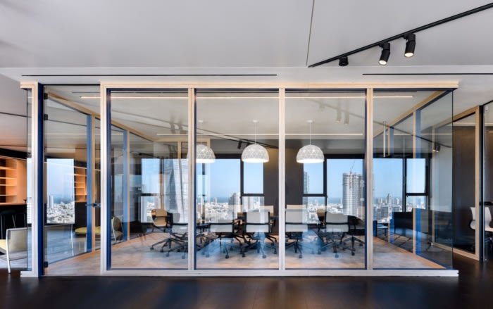 Yaron Eldad 的人工智能公司办公室 – 建筑和室内设计