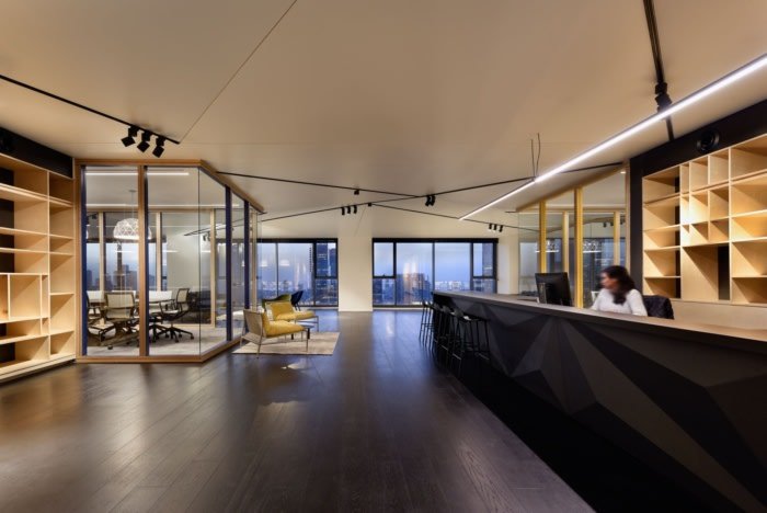 Yaron Eldad 的人工智能公司办公室 – 建筑和室内设计