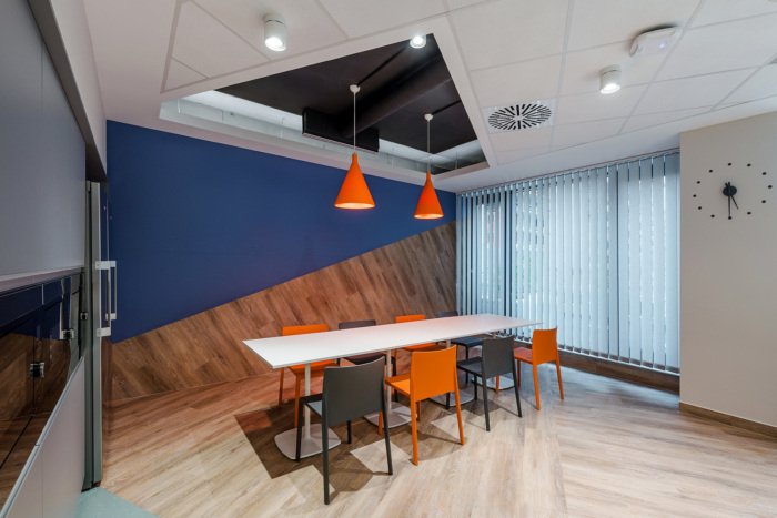 阿斯利康办公室由 MadiLancos Studio 设计 阿斯利康办公室由 MadiLancos Studio 设计