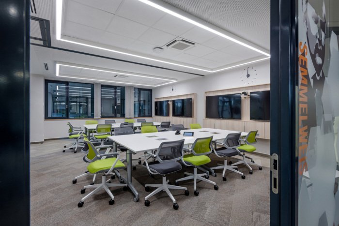 阿斯利康办公室由 MadiLancos Studio 设计 阿斯利康办公室由 MadiLancos Studio 设计