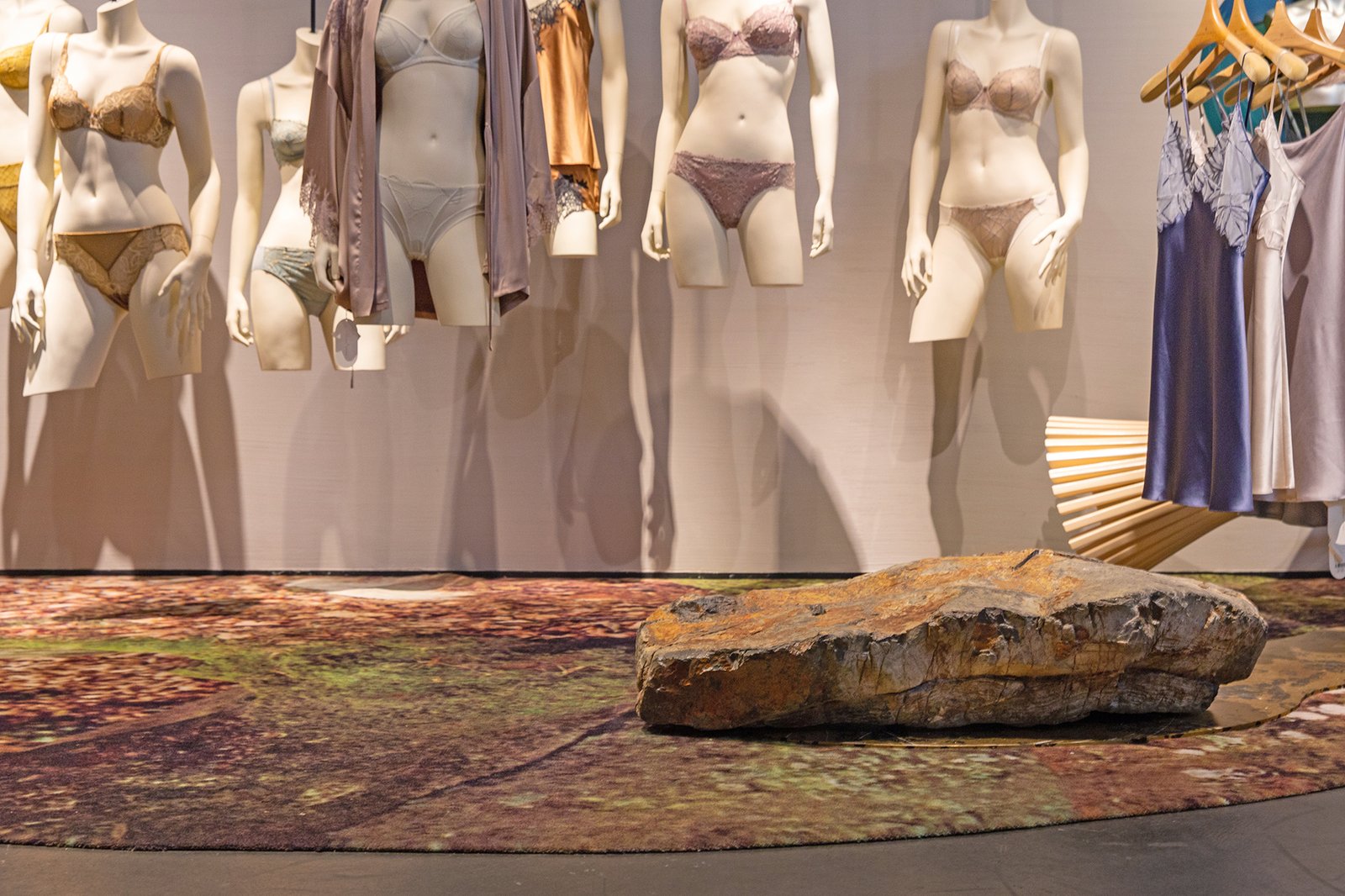 O&O Studio 设计的 Atelier Intimo 旗舰店