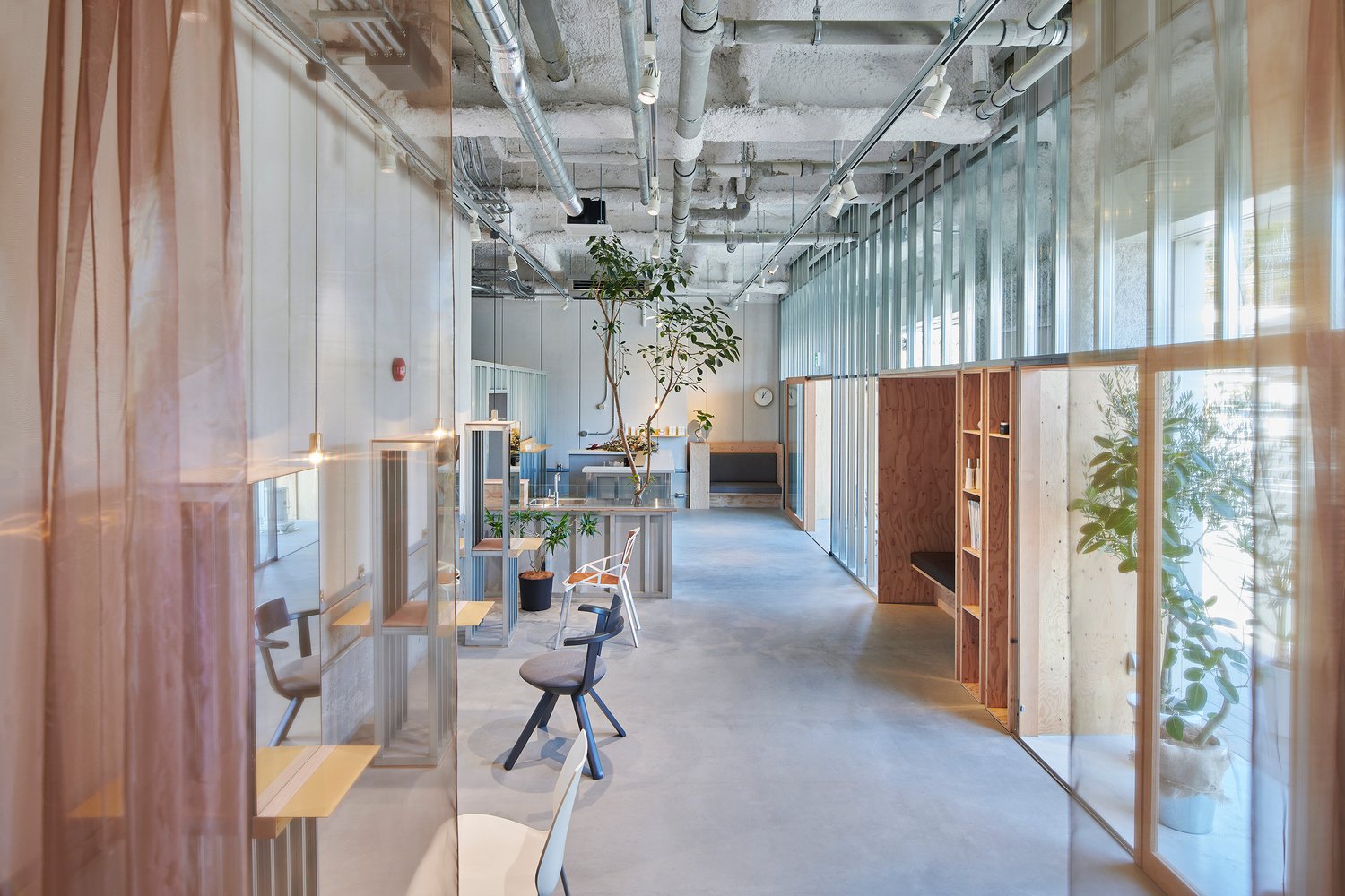 Atelier Toiro 沙龙 / Hitotomori Architects Atelier Toiro 沙龙 / Hitotomori Architects