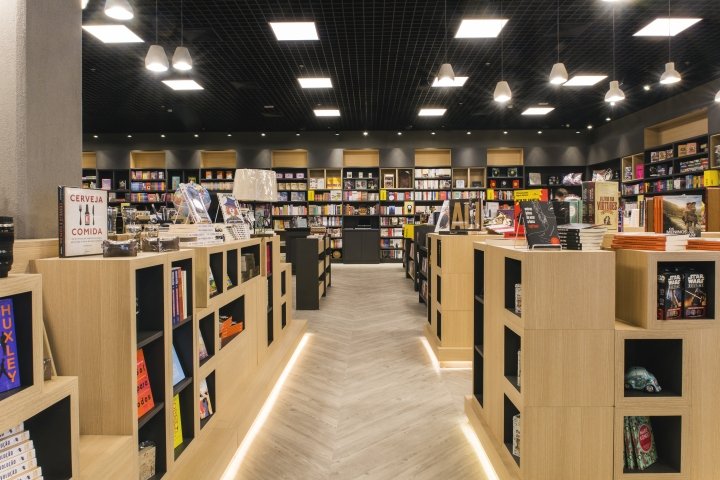 巴西 Balé Arquitetura 设计的雅典娜书店