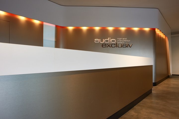 瑞士卢塞恩 Dobas AG 的 Audio Exklusiv 陈列室和调音工作室