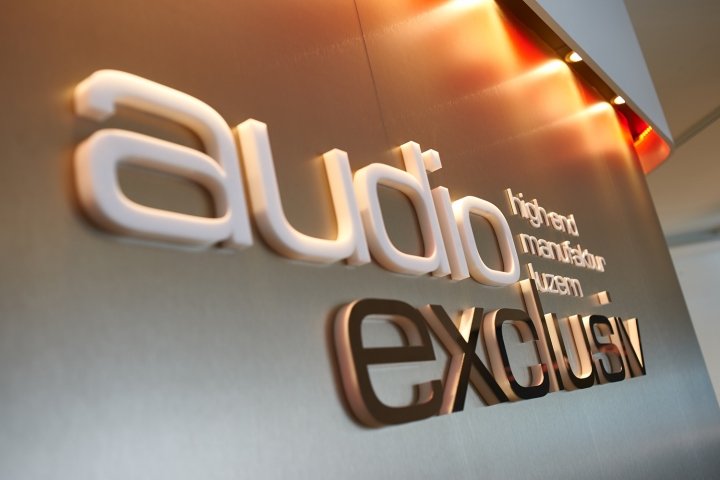 瑞士卢塞恩 Dobas AG 的 Audio Exklusiv 陈列室和调音工作室