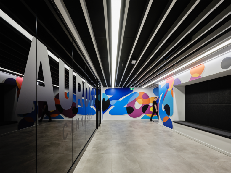Aurora Cannabis 旗舰店由 Bruce Mau Design 和 GMC Architects 设计