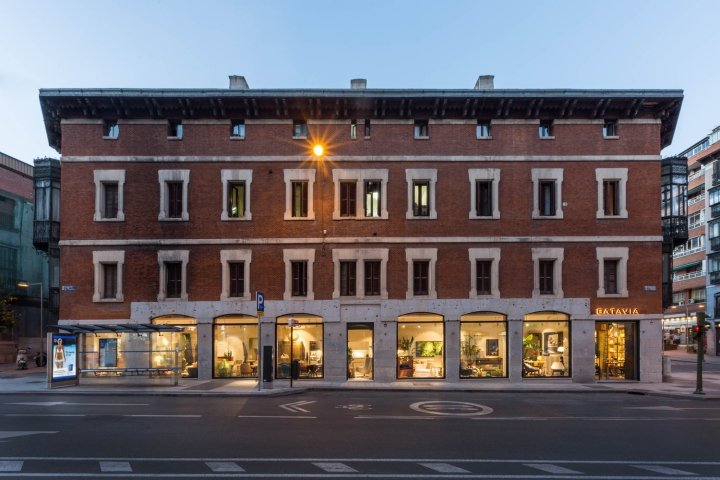 ABATON 的 BATAVIA 家具陈列室，马德里 – 西班牙