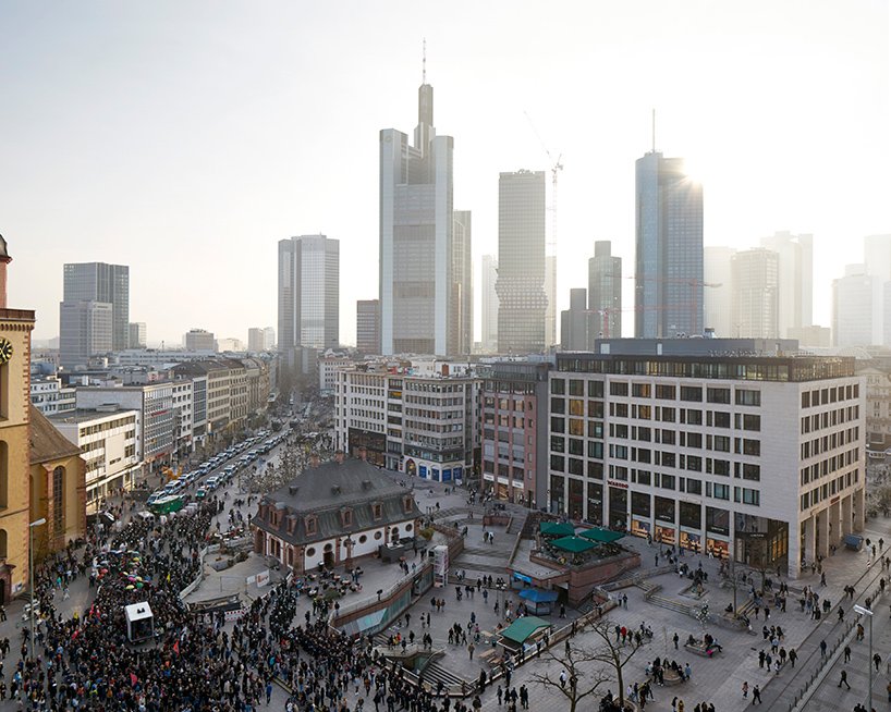 Bjarke ingels 集团位于法兰克福的移动“omniturm”塔即将完工