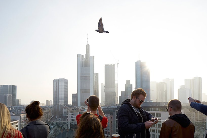 Bjarke ingels 集团位于法兰克福的移动“omniturm”塔即将完工