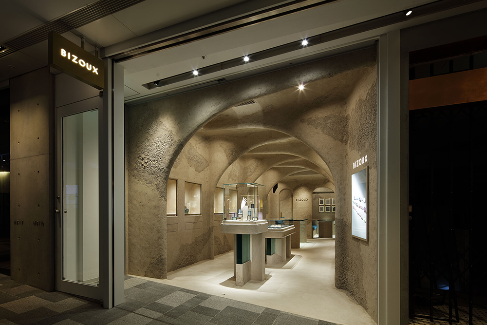 GAVEL INC. 的 BIZOUX 商店