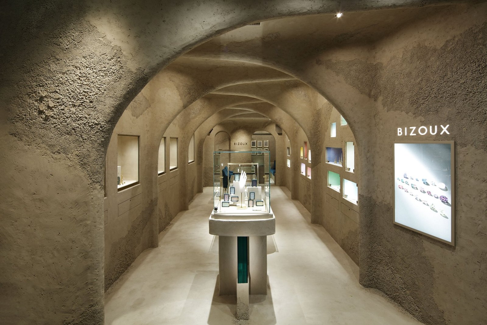 GAVEL INC. 的 BIZOUX 商店