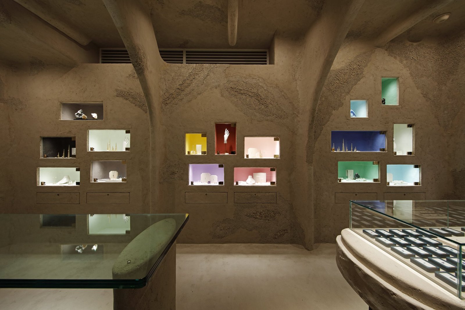 GAVEL INC. 的 BIZOUX 商店