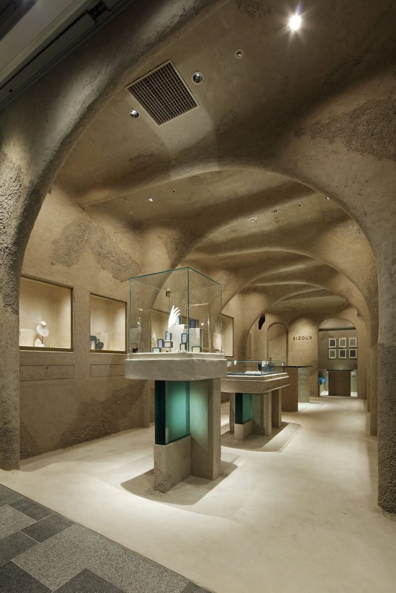 GAVEL INC. 的 BIZOUX 商店