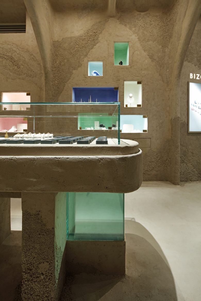 GAVEL INC. 的 BIZOUX 商店