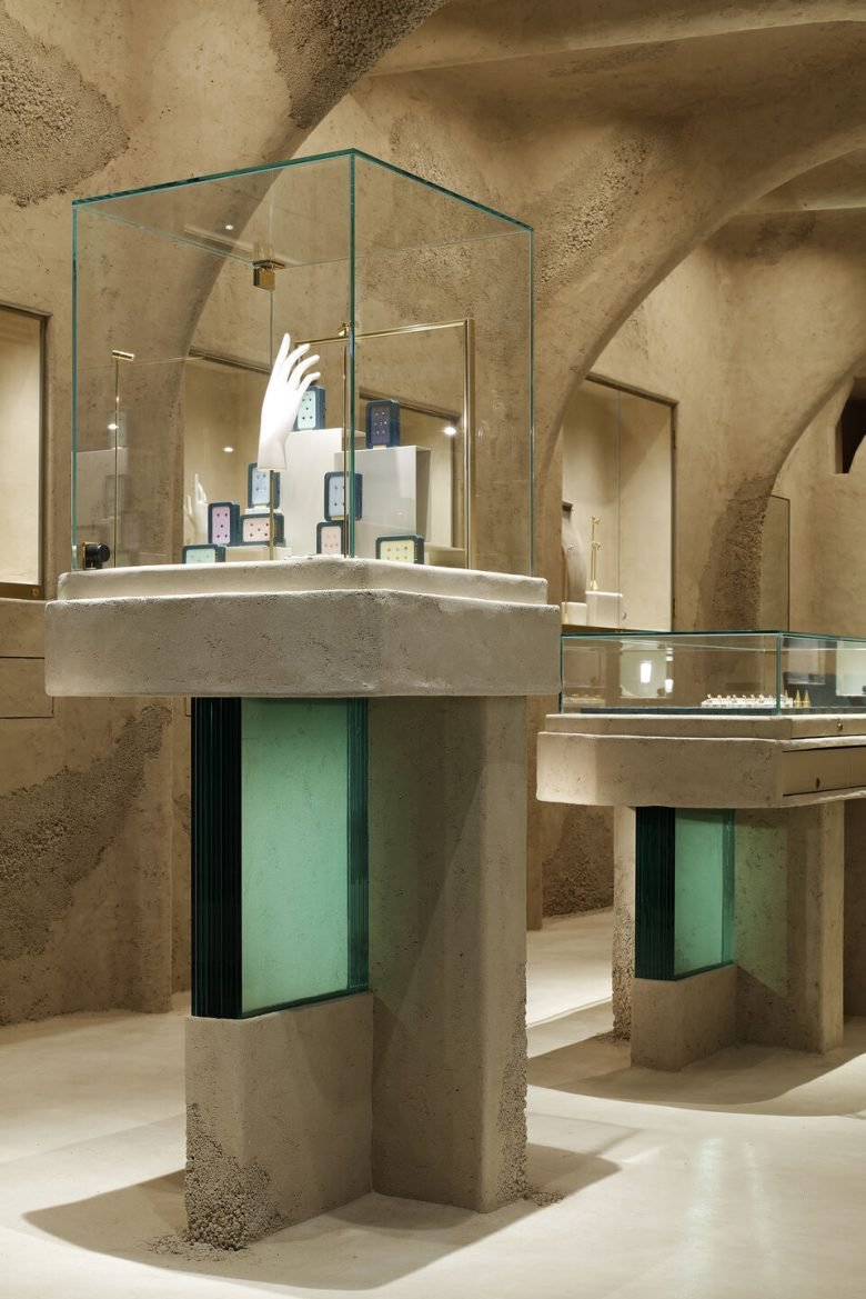 GAVEL INC. 的 BIZOUX 商店