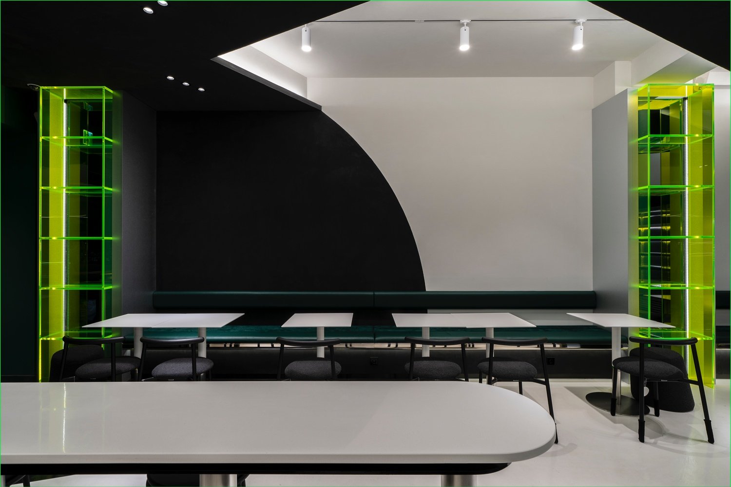 Blurker 的 BOOSTN 咖啡馆