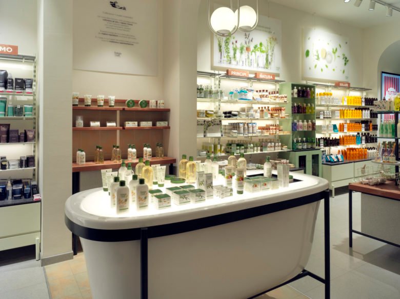 Robilant Associati 设计的 Bottega Verde 概念店 Robilant Associati 设计的 Bottega Verde 概念店