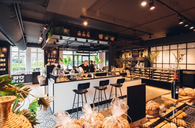 现代荷兰面包店设计 | 黑与白