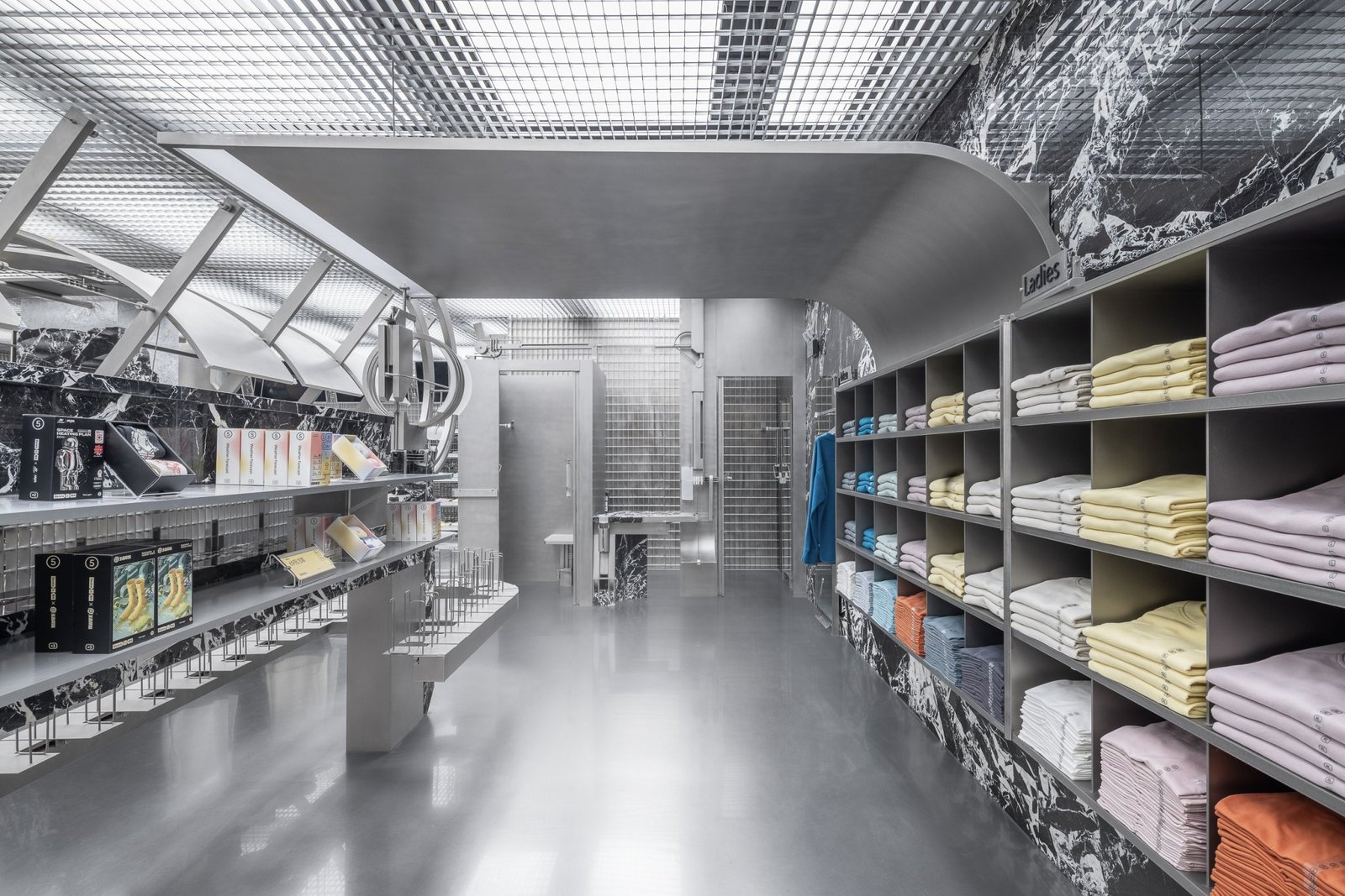 Bananain 概念店由 Some Thoughts 空间设计研究室设计