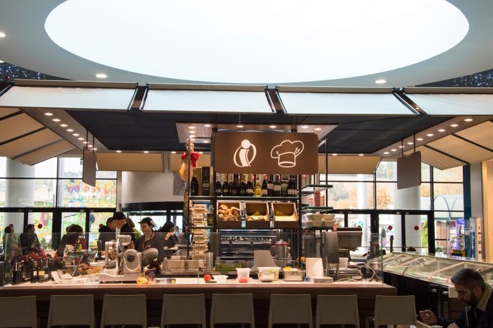 Bar Gelateria Norcineria Iper Rossini by AFA Arredamenti，佩萨罗 – 意大利