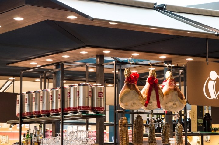 Bar Gelateria Norcineria Iper Rossini by AFA Arredamenti，佩萨罗 – 意大利