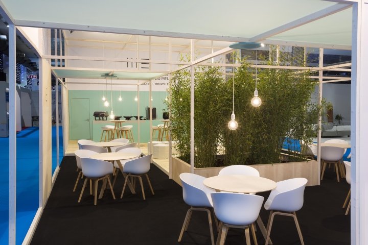 2017 年布鲁塞尔家具展 A&B Project 的酒吧和接待区“布鲁塞尔之夜”