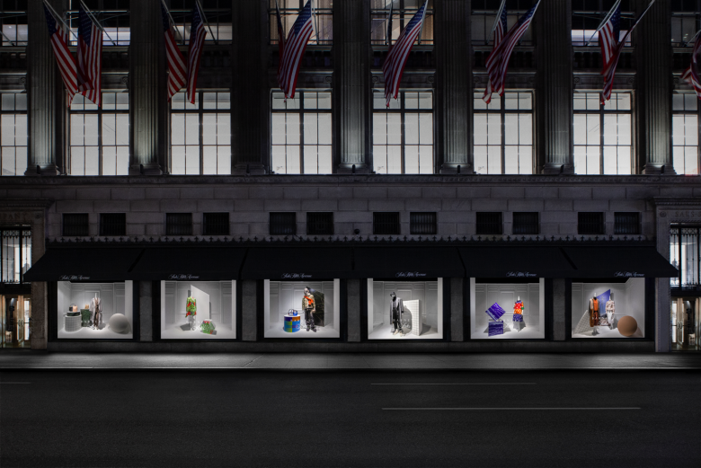 巴尼斯 (Barneys) 萨克斯 (Saks) 商店