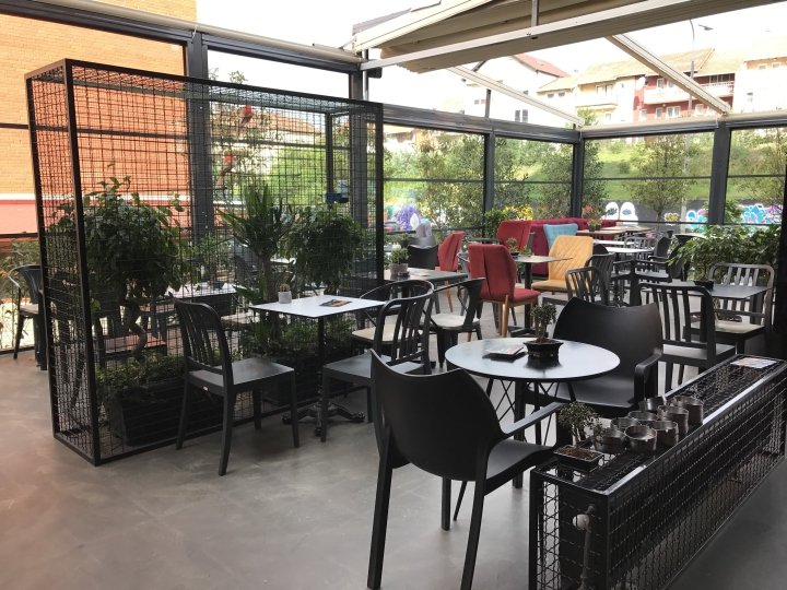 Barrio B 酒廊酒吧,Ardi CC,普里什蒂纳 – 科索沃 Barrio B 酒廊酒吧,Ardi CC,普里什蒂纳 – 科索沃