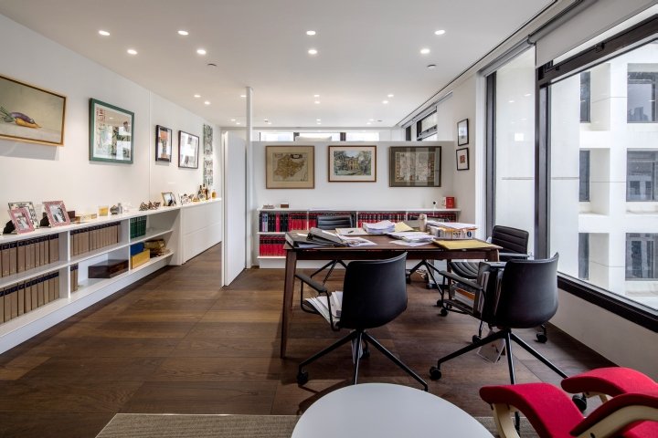 香港置地广场大律师室 by Plot Architecture Office