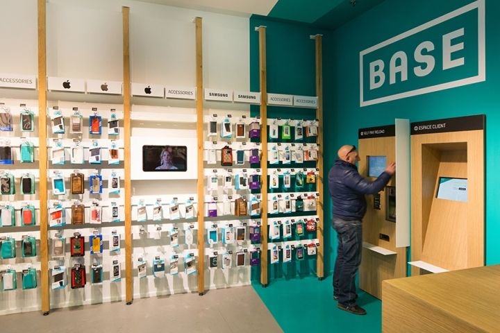 基地店由 Minale Design Strategy 设计，霍尔努 – 比利时