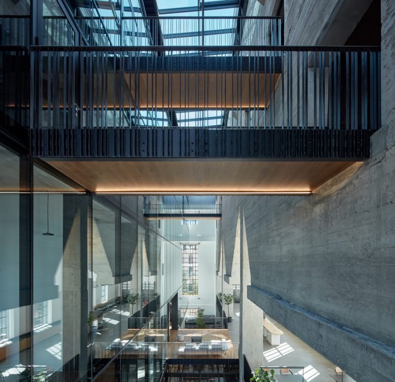 Base4Work 布拉迪斯拉发 by Studio Perspektiv Base4Work 布拉迪斯拉发 by Studio Perspektiv