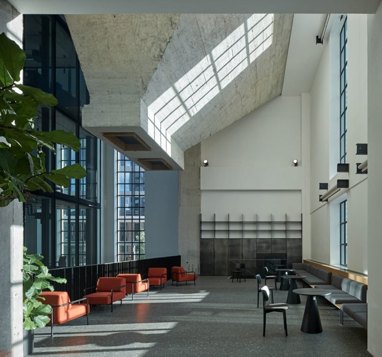 Base4Work 布拉迪斯拉发 by Studio Perspektiv Base4Work 布拉迪斯拉发 by Studio Perspektiv