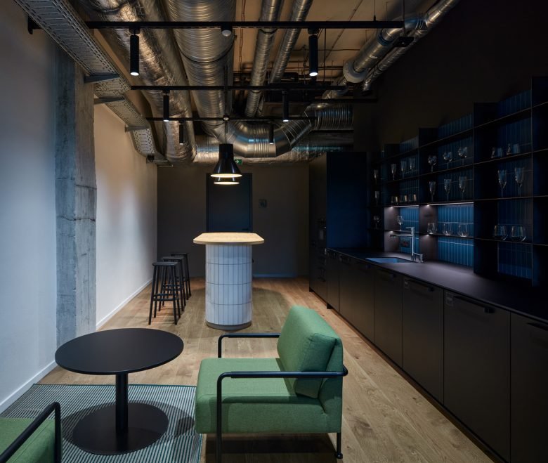 Base4Work 布拉迪斯拉发 by Studio Perspektiv Base4Work 布拉迪斯拉发 by Studio Perspektiv