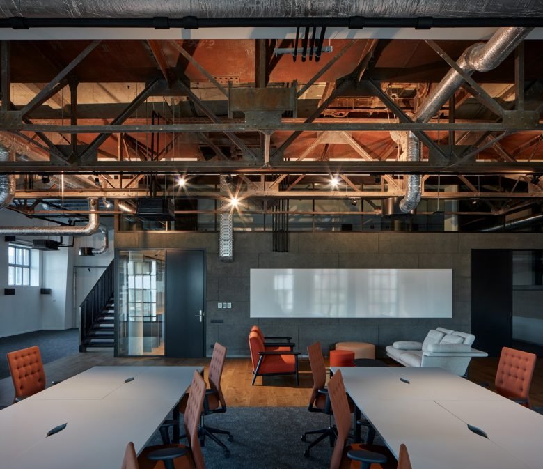 Base4Work 布拉迪斯拉发 by Studio Perspektiv Base4Work 布拉迪斯拉发 by Studio Perspektiv